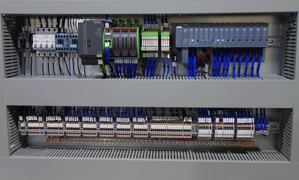 Tủ điện điều khiển lập trình PLC_68e7592a35fec.jpeg